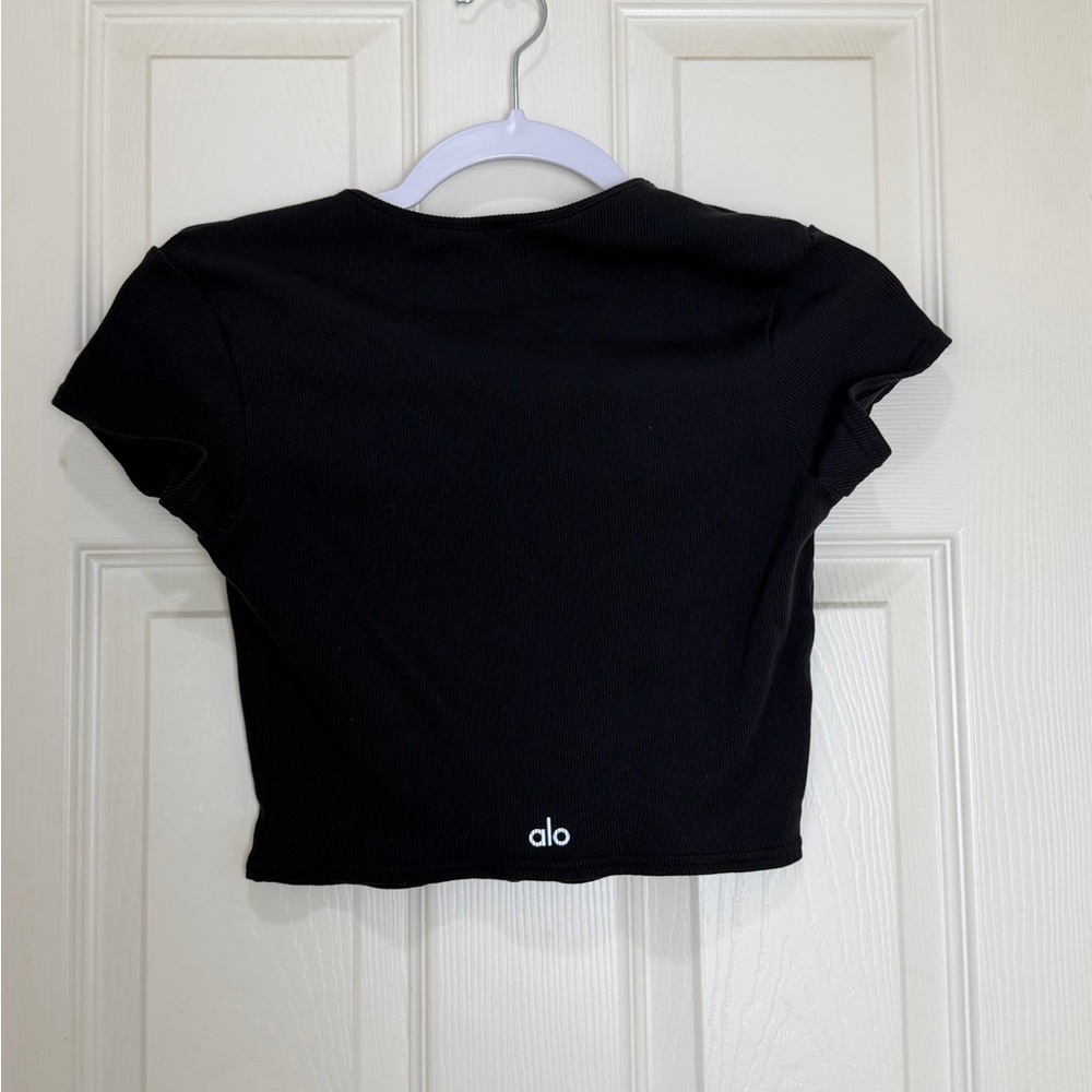 ALO Yoga Black V-Neck Crop Top - Picture 4 of 5